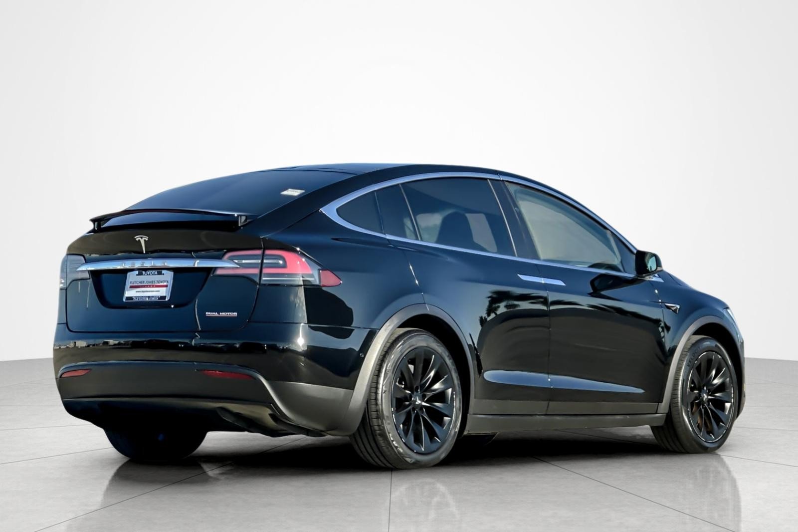 Used 2019 Solid Black Tesla Performance w/ Ludicrous image 5