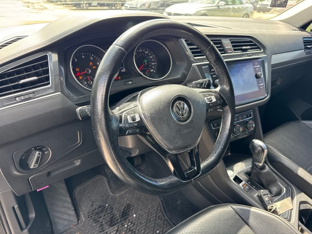 Used 2018 Black Volkswagen 2.0T SE image 9