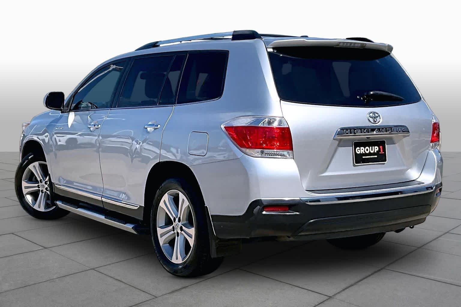 Used 2013 Classic Silver Metallic Toyota Limited image 10