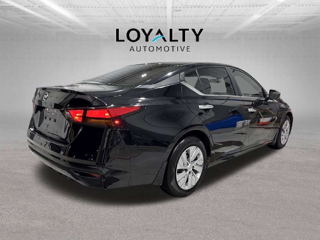 Used 2022 Black Nissan 2.5 S image 5
