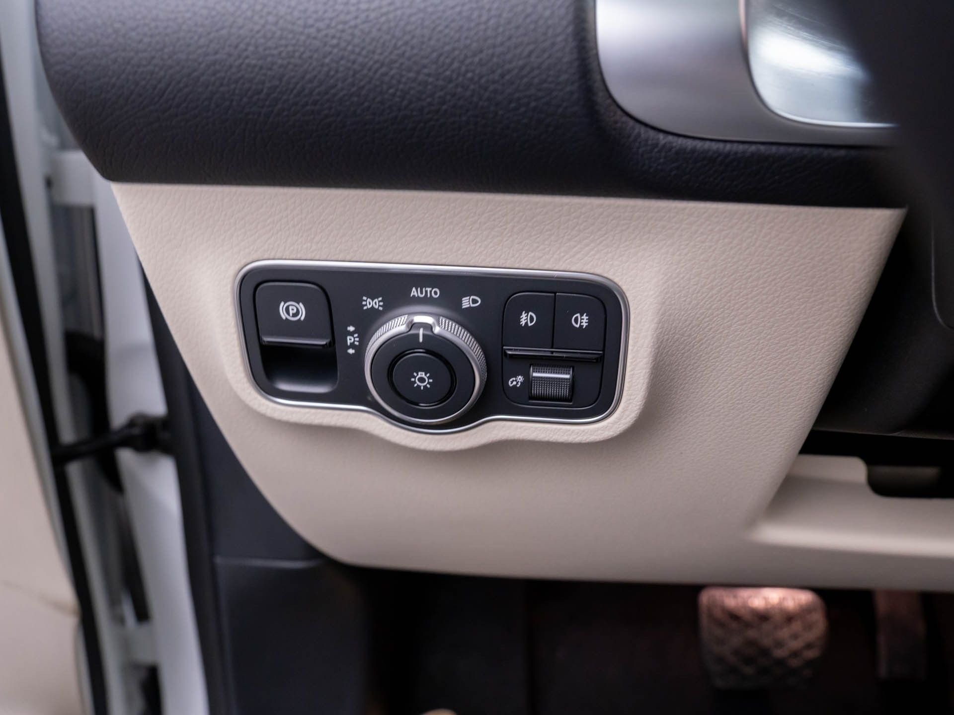 New 2026 Polar White Mercedes-Benz GLB 250 image 23