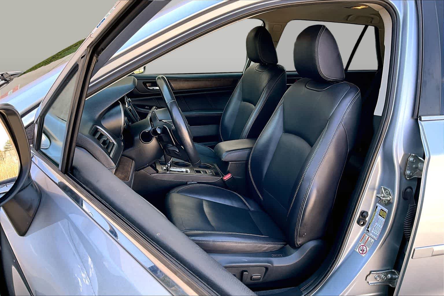 Used 2018 Ice Silver Metallic Subaru Limited image 9