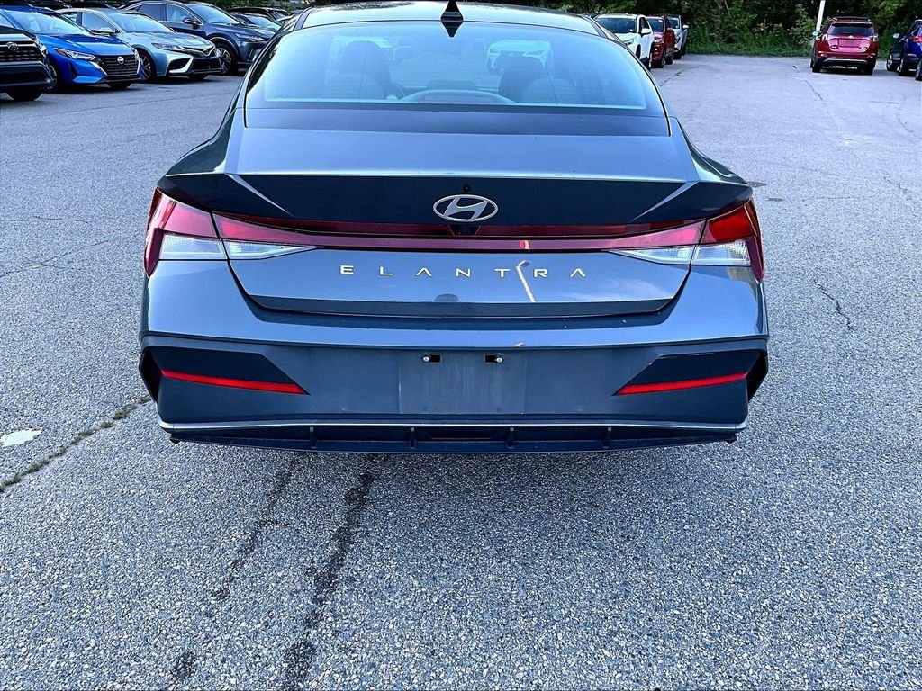 Used 2024 Gray Hyundai SEL image 10