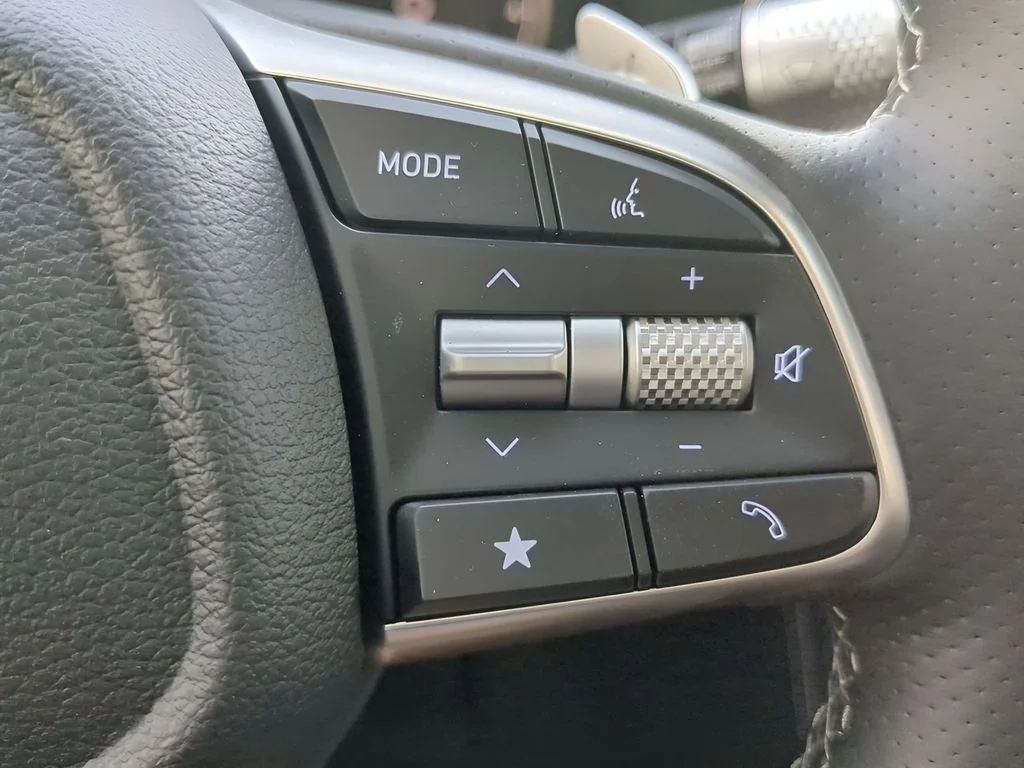 2026 GENESIS G70 Standard - Photo 24