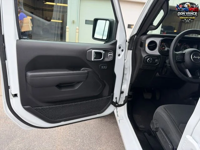 Used 2025 White Jeep Sport S image 10
