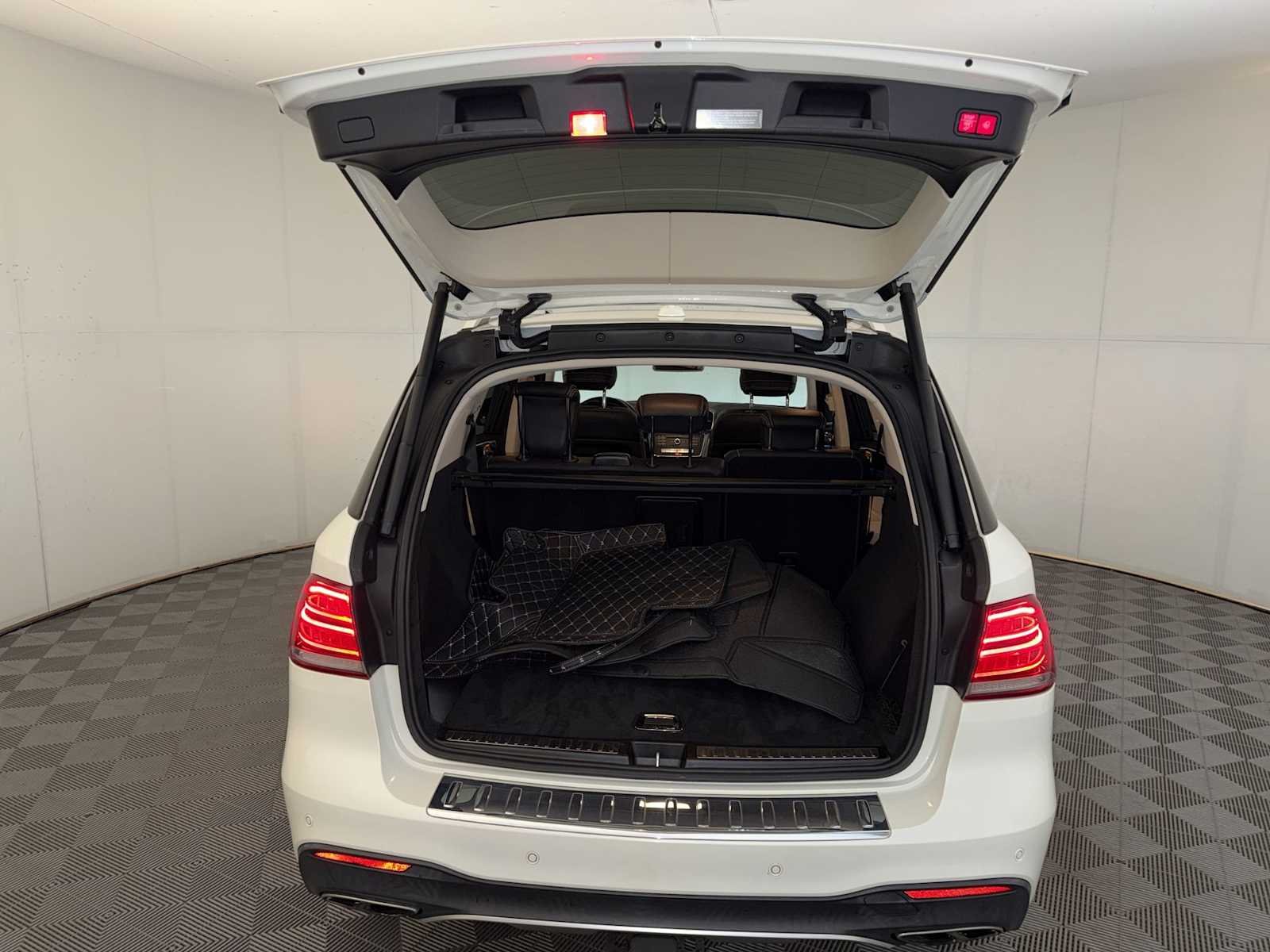 Used 2018 designo Diamond White Metallic Mercedes-Benz AMG® GLE 43 image 22