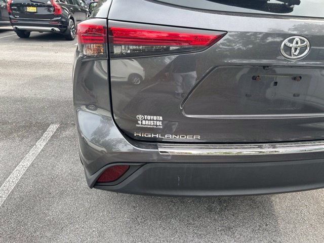Used 2020 Gray Toyota XLE image 4