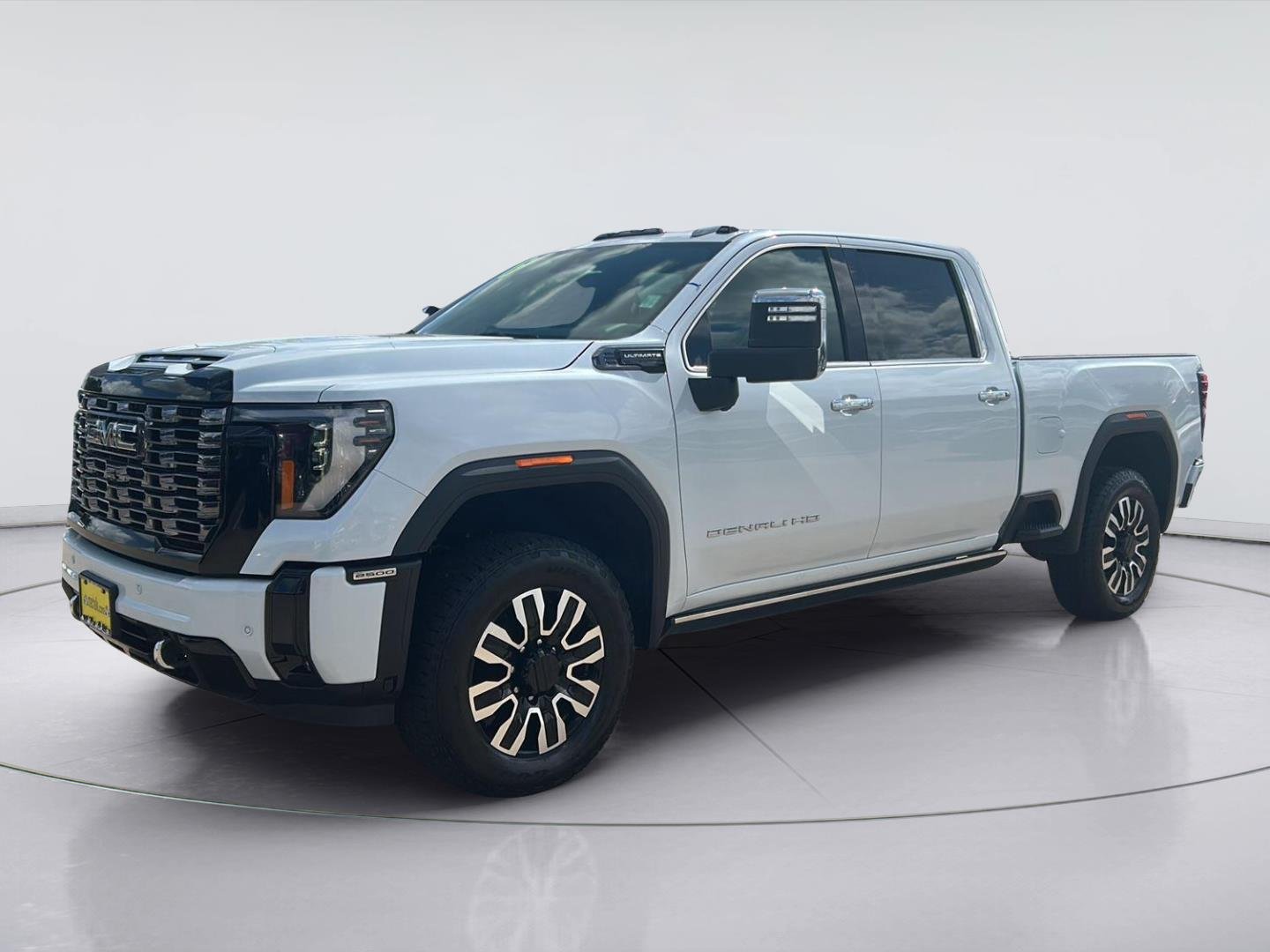 Used 2026 Glacier White Tricoat GMC Denali Ultimate image 1