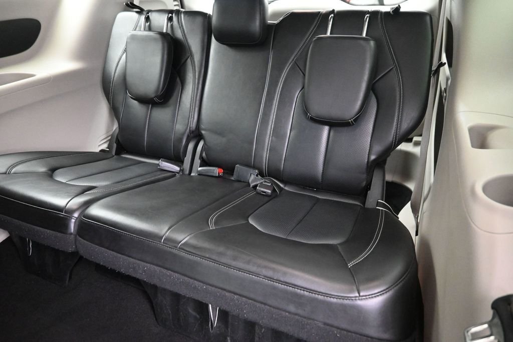 Used 2023 White Chrysler Touring L image 17