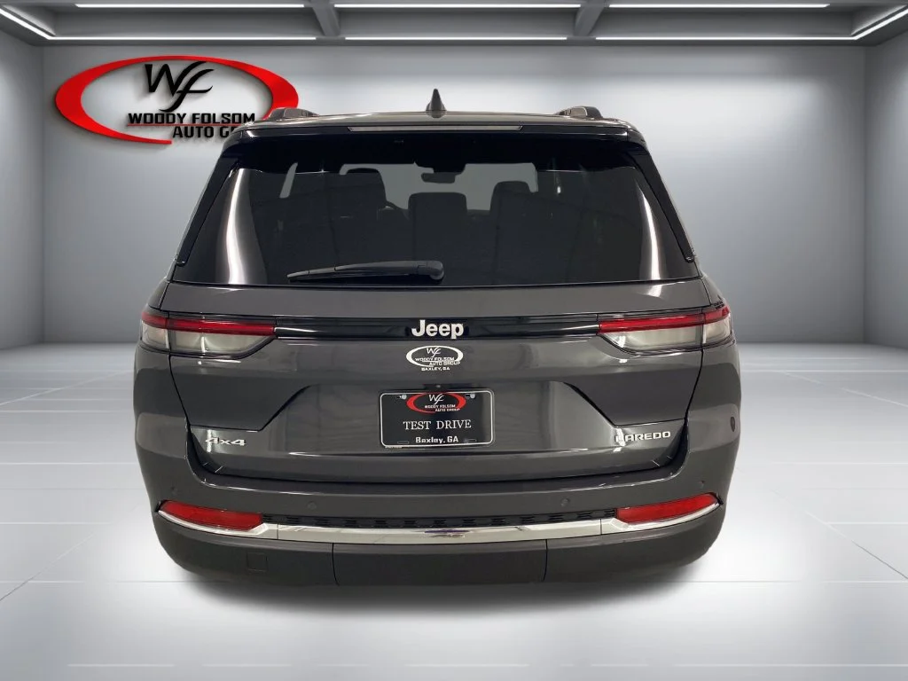 Used 2025 Gray Jeep Laredo image 7