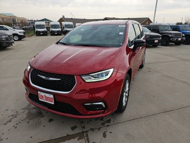 2026 Chrysler Pacifica Select AWD's photo