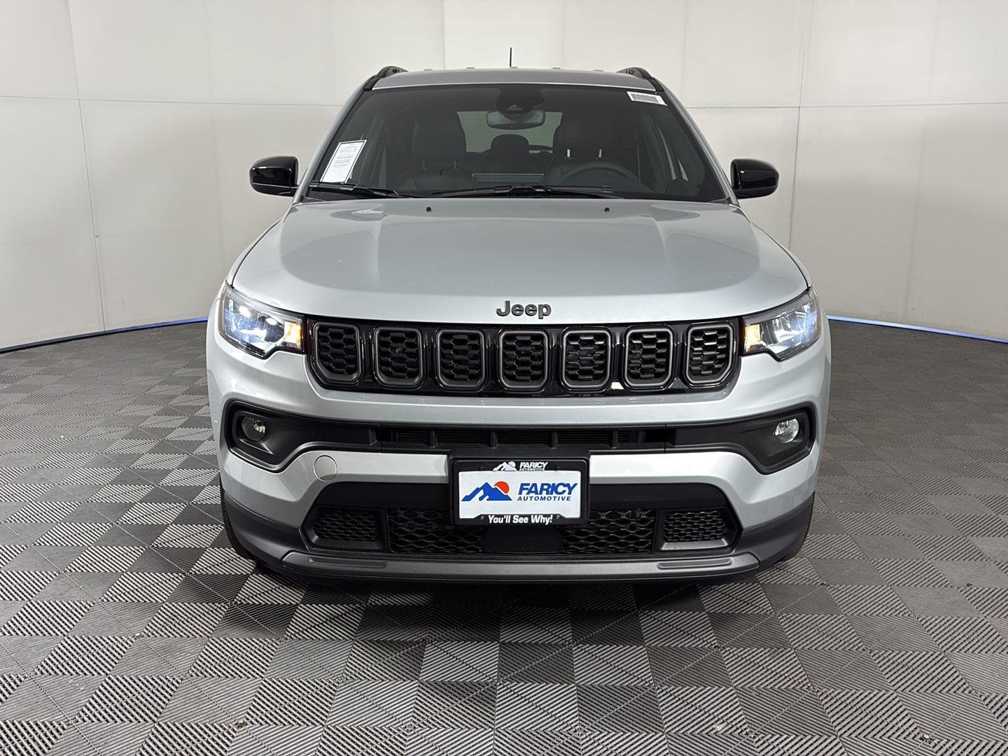 New 2026 Silver Zynith Metallic Clear-Coat Exterior Paint Jeep Latitude Altitude image 3