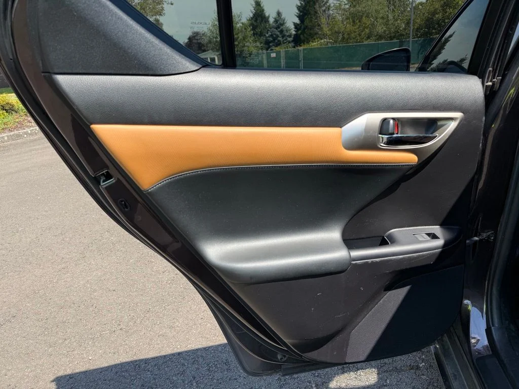 Used 2016 Pearl Lexus 200h image 19