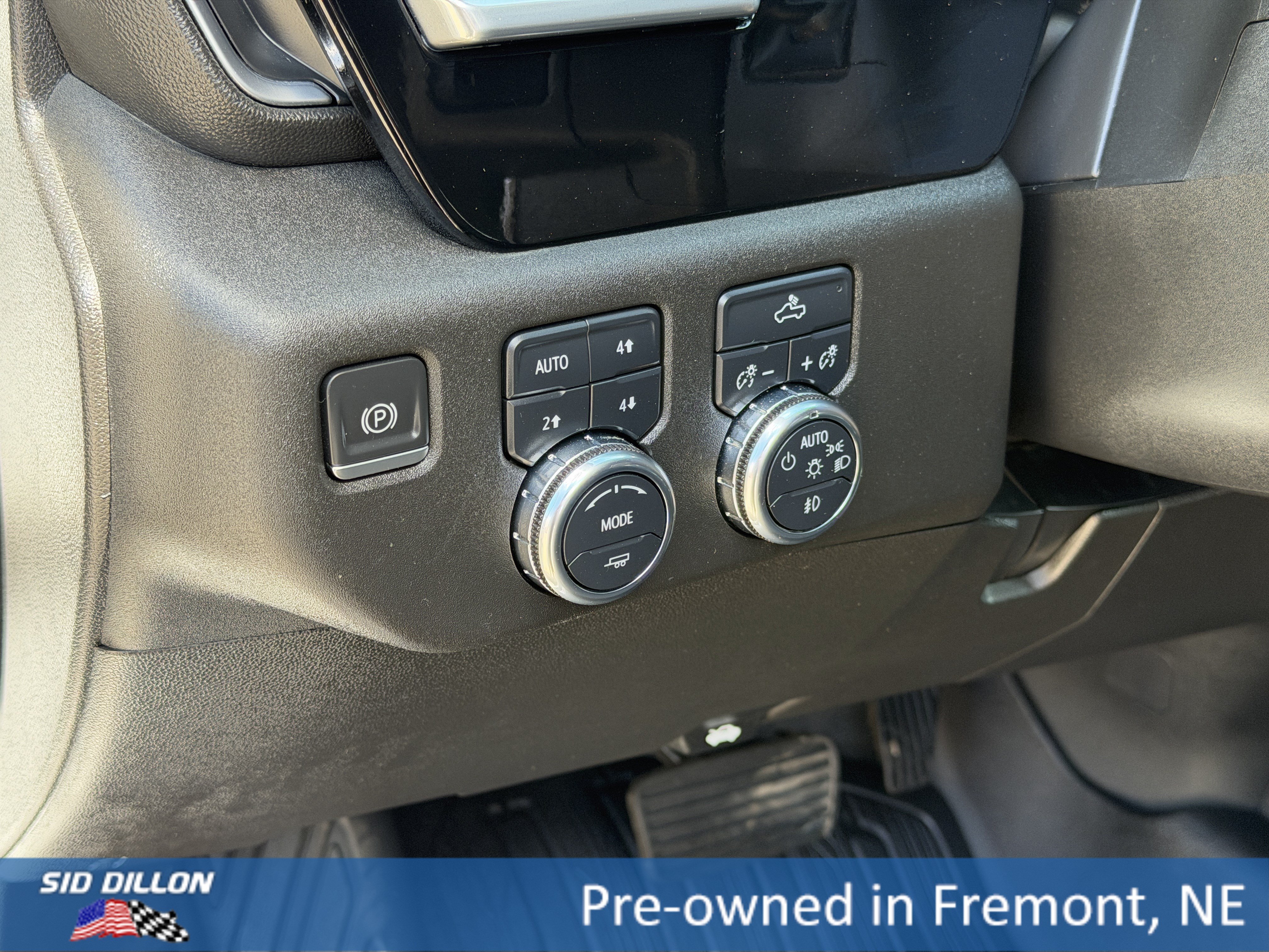 Used 2022 Summit White GMC Elevation image 12