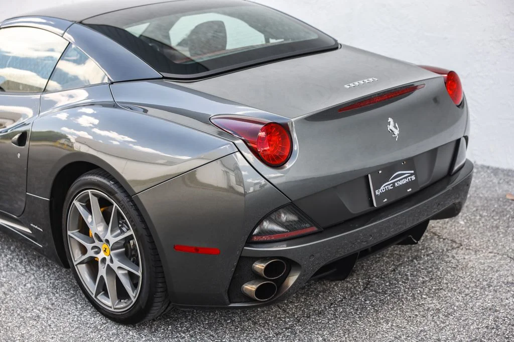 Used 2010 Silver Ferrari Base image 19