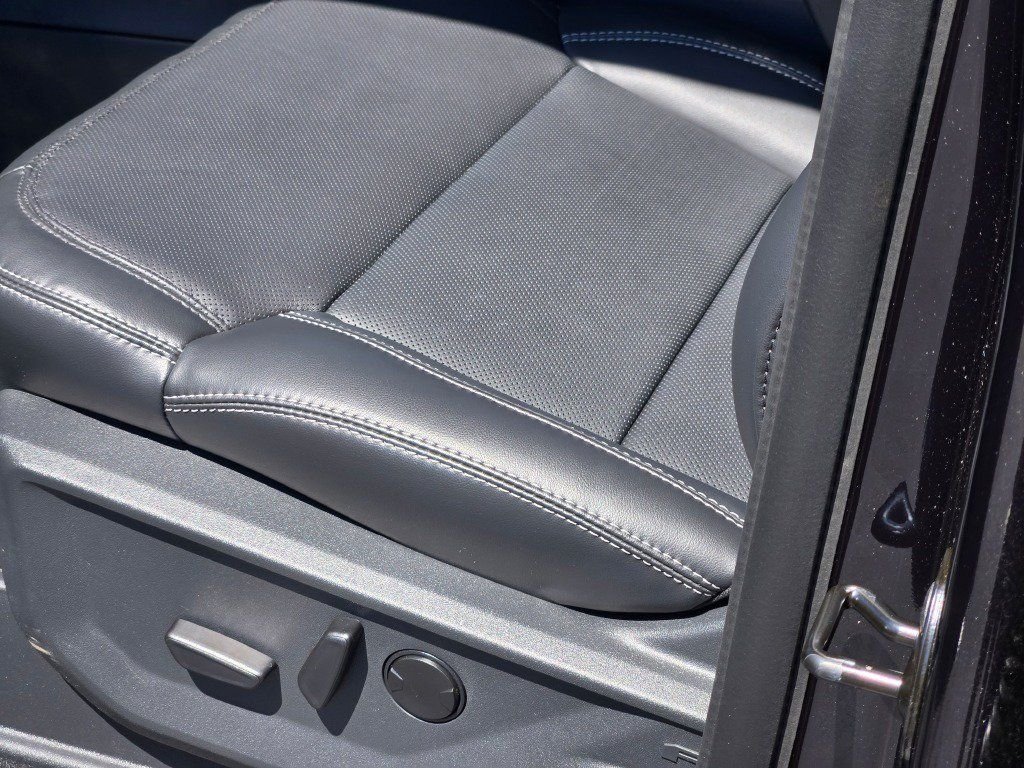 New 2026 Agate Black Metallic Ford MAX Platinum® image 26