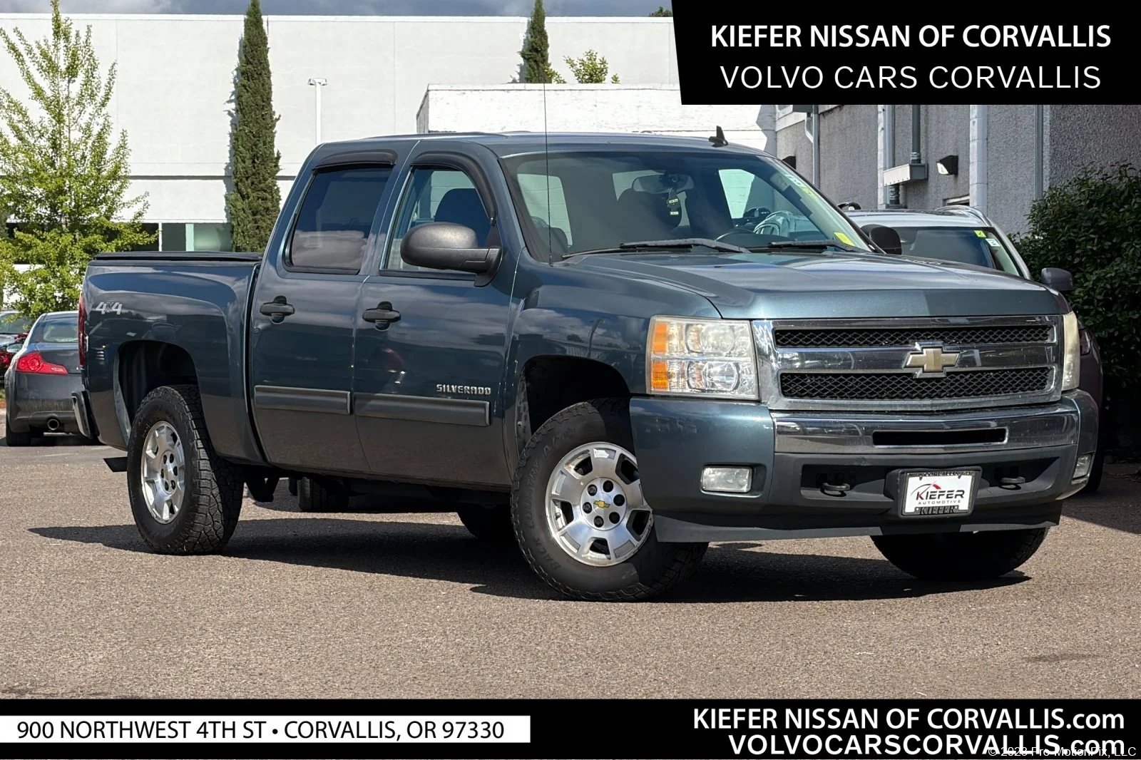 Used 2010 Blue Granite Metallic Chevrolet LT image 1