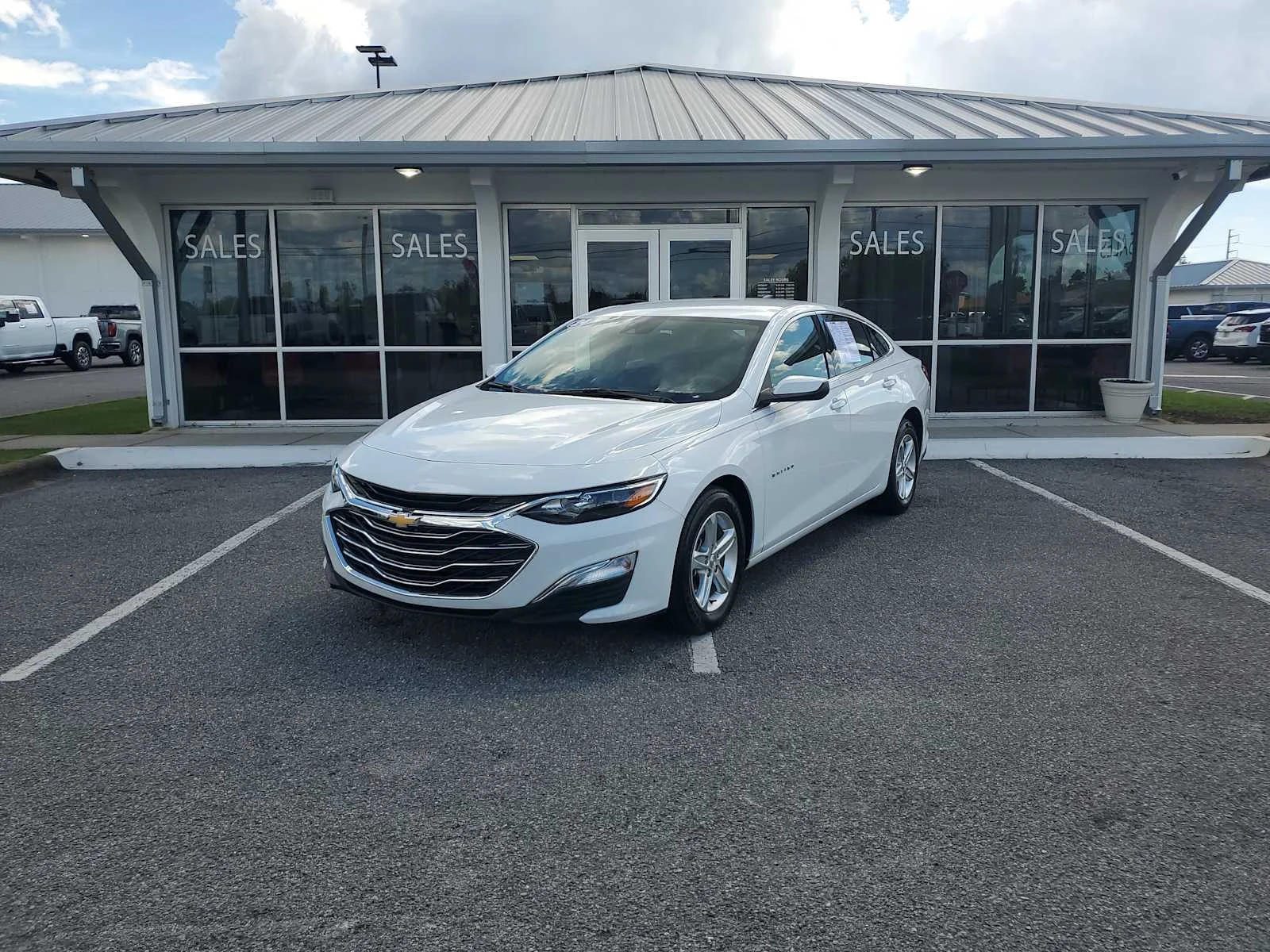 Used 2024 Summit White Chevrolet FL image 1