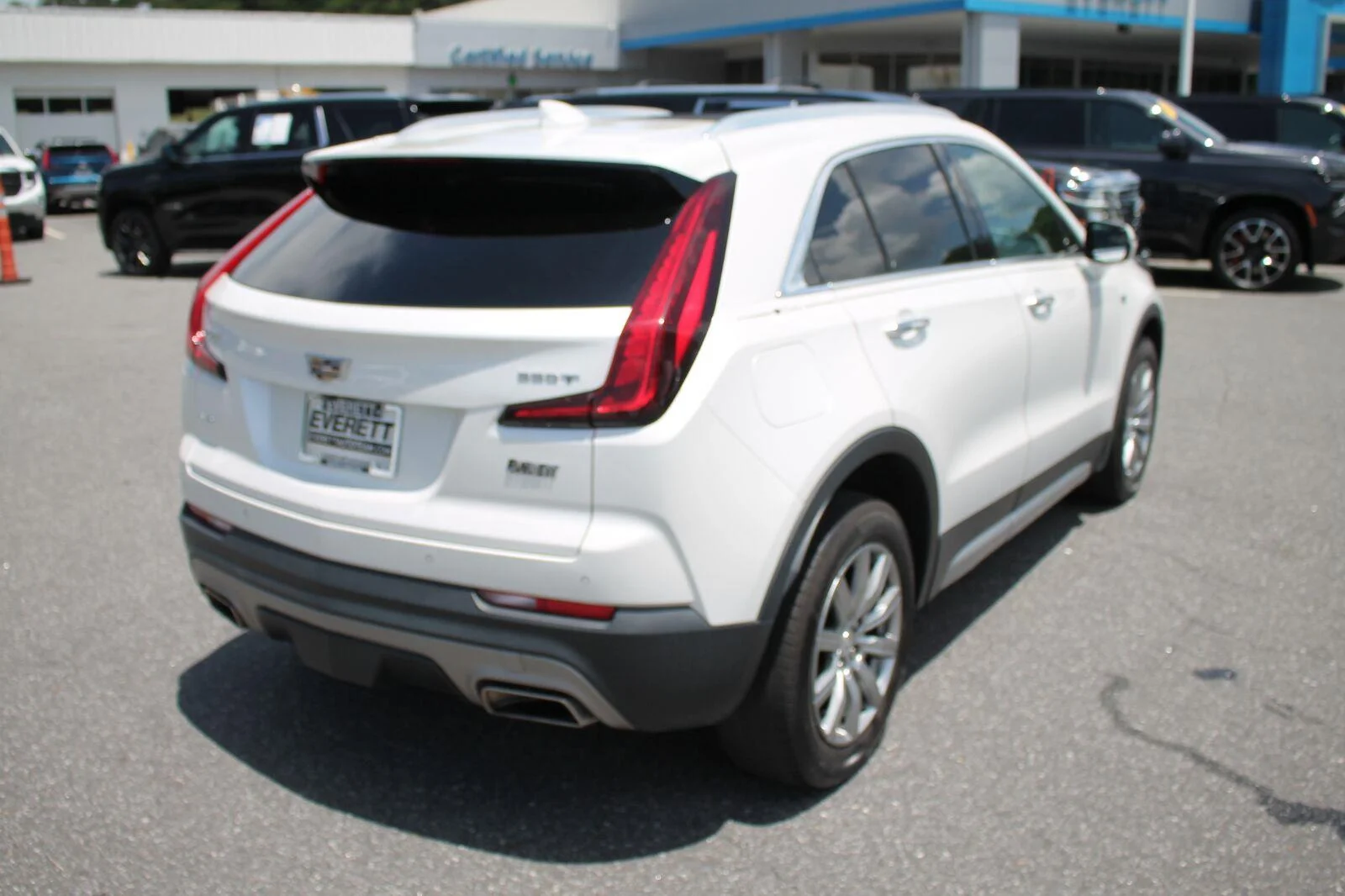 Used 2021 CRYSTAL WHITE TRICOAT Cadillac AWD Premium Luxury image 8