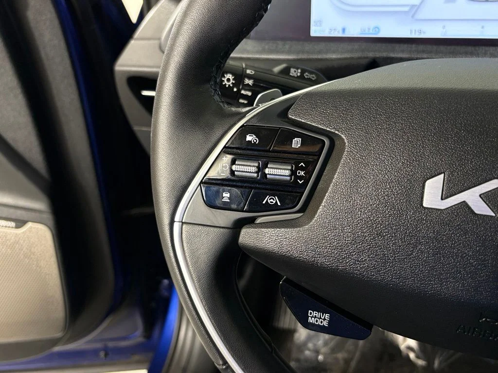 Used 2023 Blue Kia Wind image 23