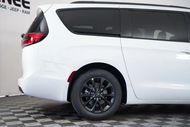 2025 Chrysler Pacifica Select - Photo 31