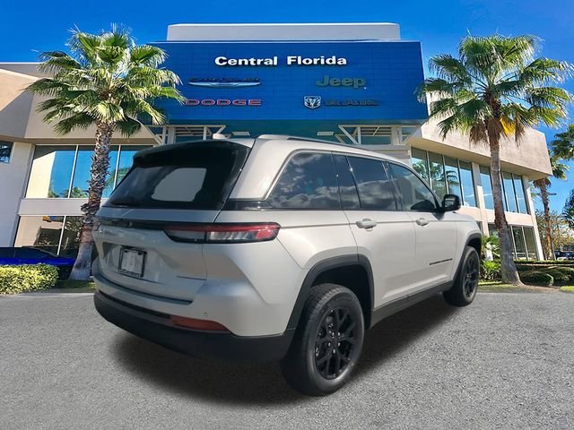 New 2026 Silver Zynith Exterior Paint Jeep Altitude image 4
