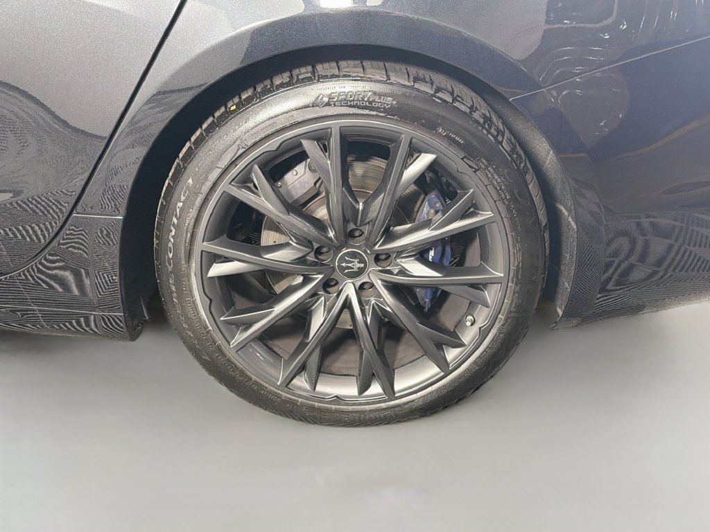 Used 2022 Black Maserati Modena Q4 image 31