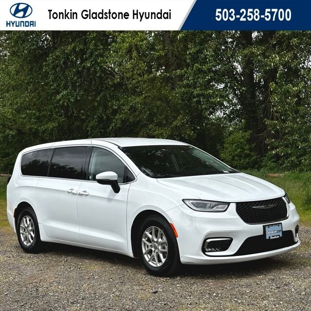2023 Chrysler Pacifica Touring L's photo