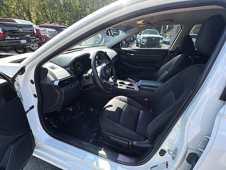 Used 2022 Glacier White Nissan 2.5 S image 18