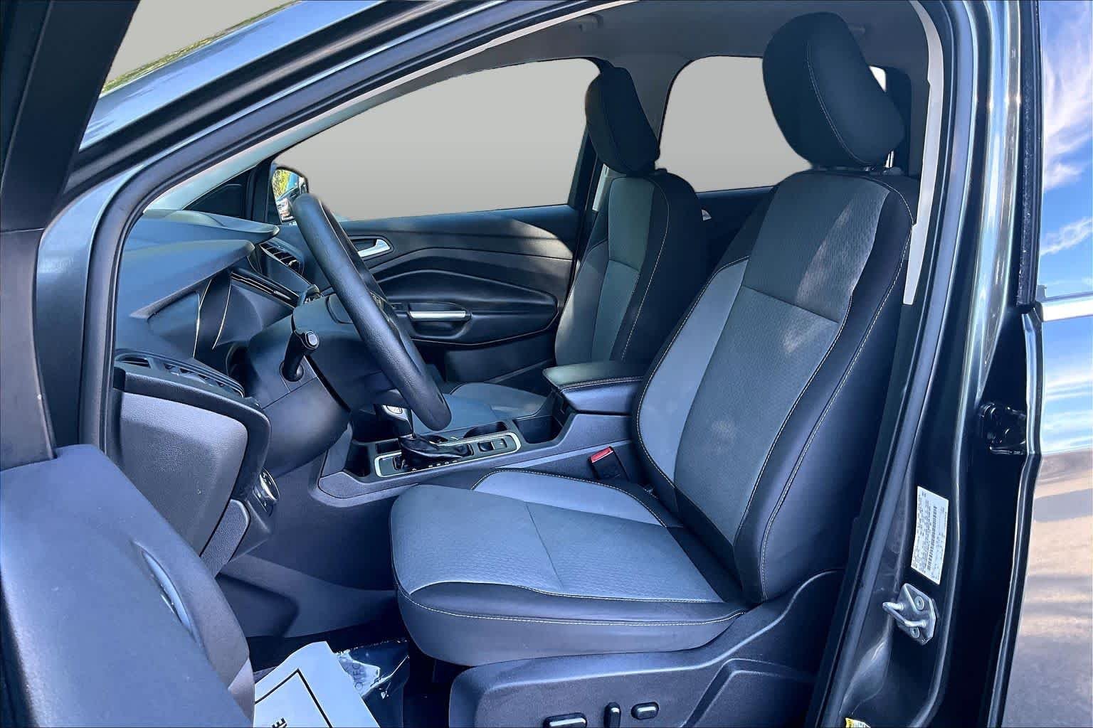Used 2019 Magnetic Metallic Ford SE image 8