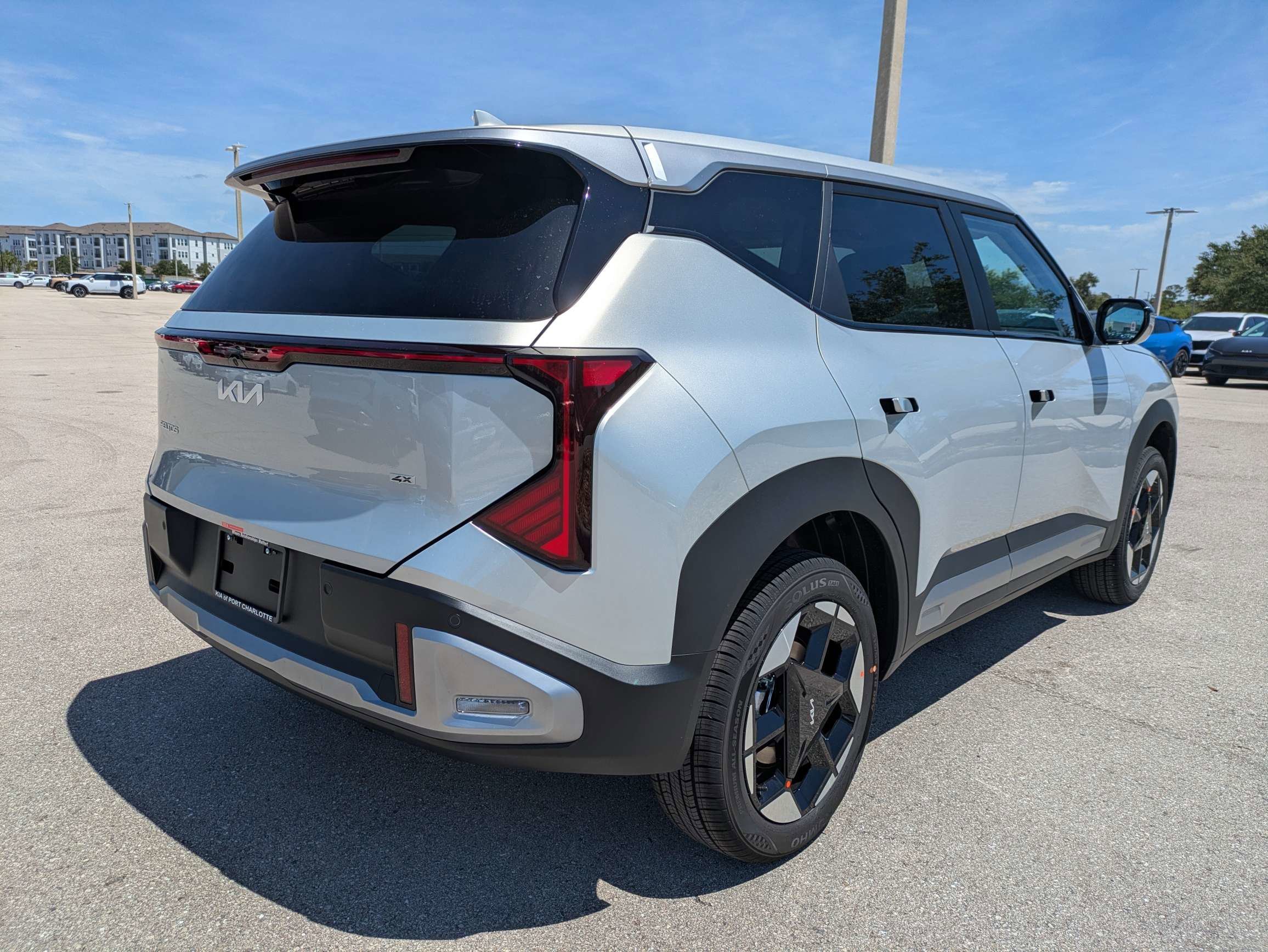 New 2027 Ivory Silver Kia S image 5