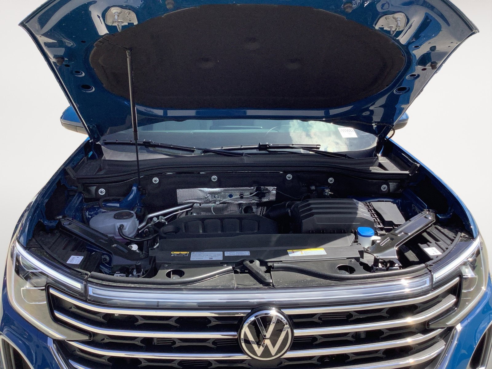 New 2025 Mountain Lake Blue Metallic Volkswagen 2.0T SE w/Technology image 11