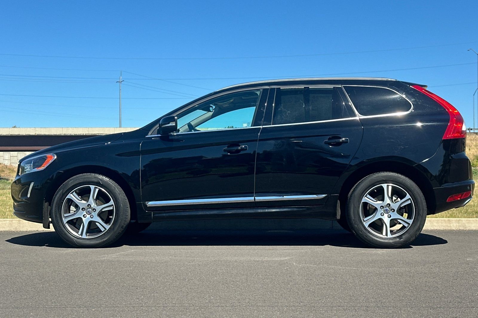 Used 2014  Volvo  image 6