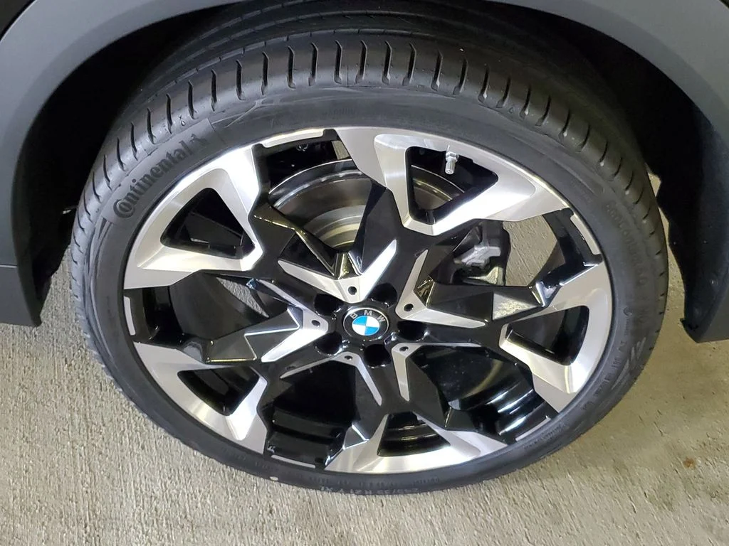 New 2026 Jet Black BMW xDrive28i image 5