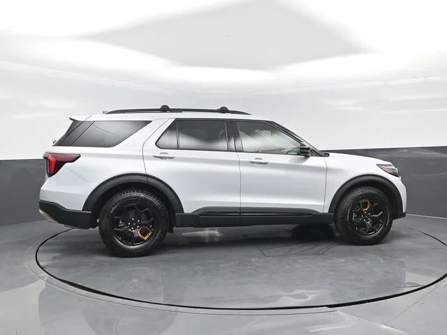 New 2026 White Ford Tremor image 3