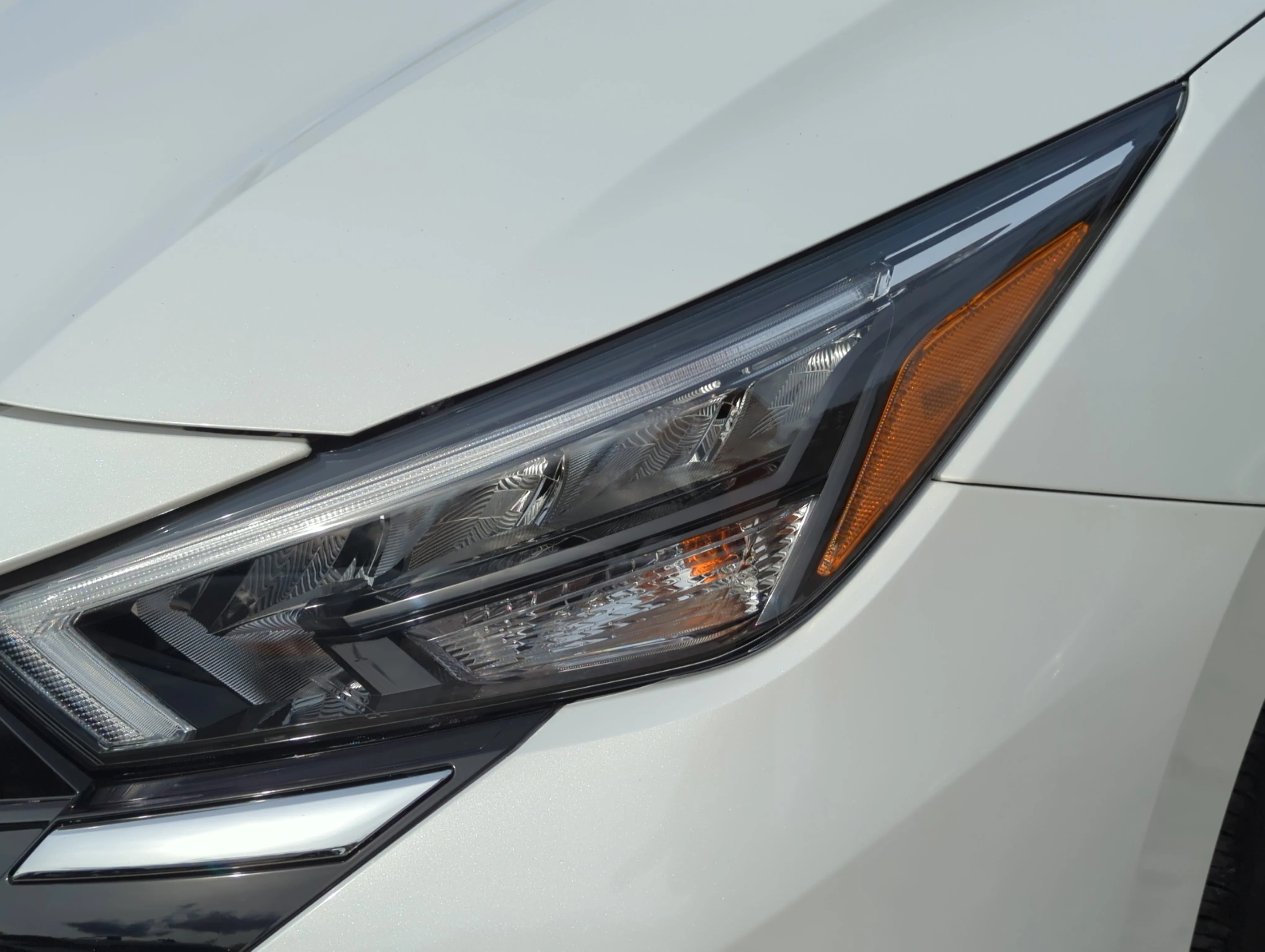 New 2025 Aspen White Tricoat Nissan SV image 10