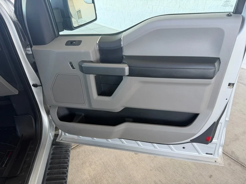 Used 2015 Ingot Silver Meta Ford XLT image 20