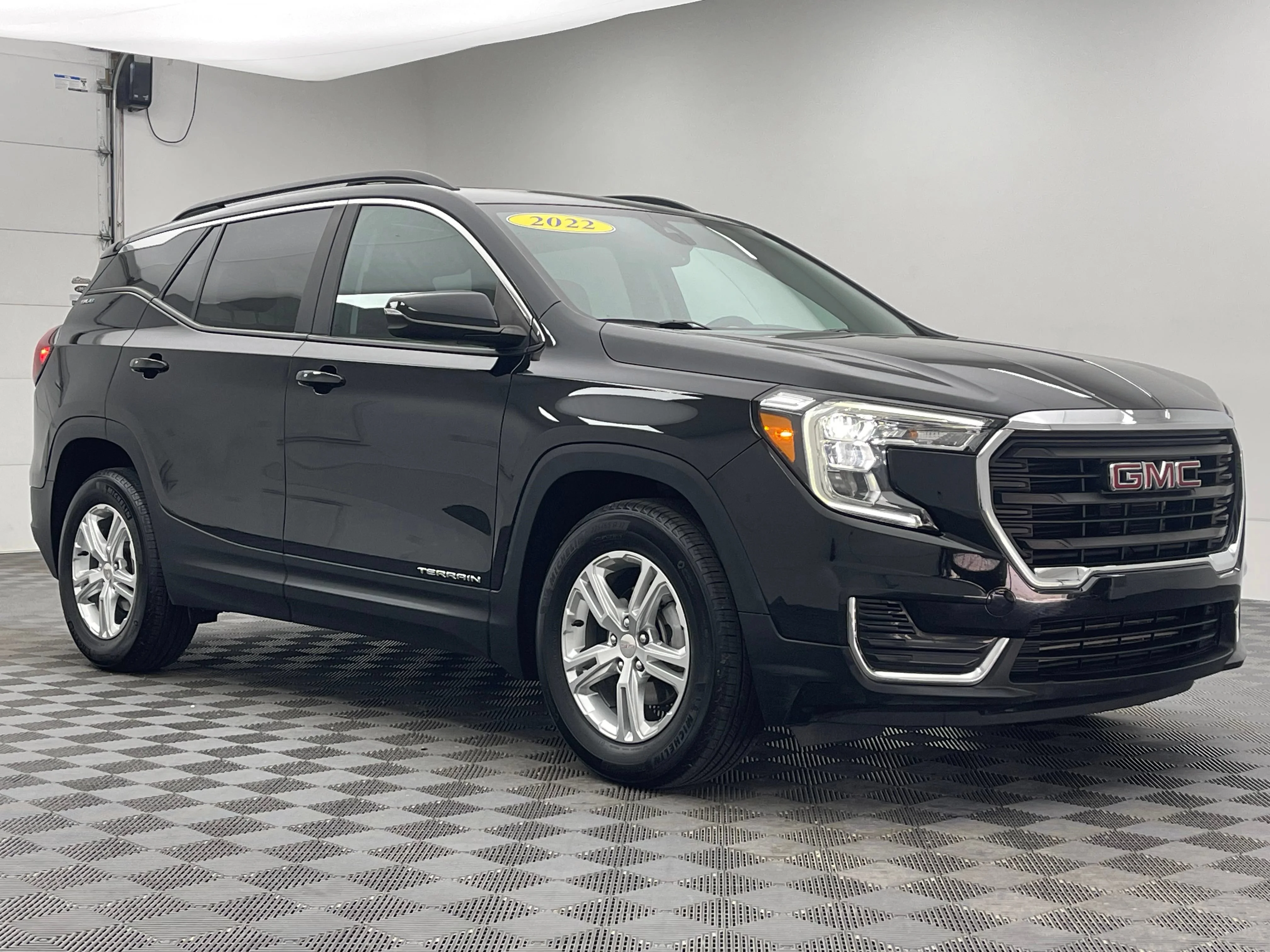Used 2022 Ebony Twilight Metallic GMC SLE image 1