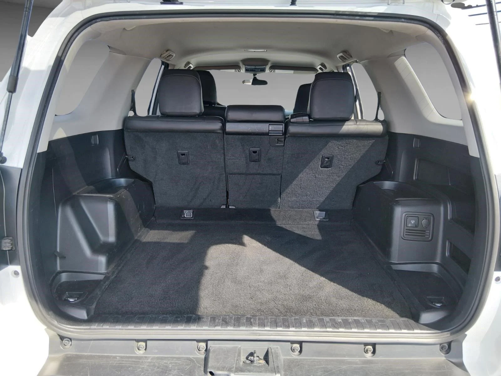 Used 2019 Super White Toyota SR5 image 20