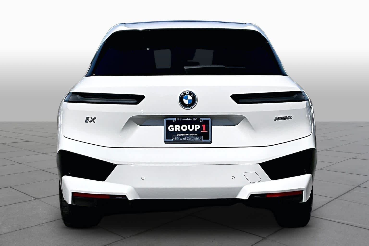 Used 2025 Alpine White BMW xDrive50 image 4