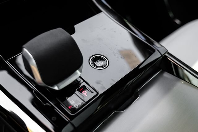 New 2026 White Land Rover Dynamic SE image 34