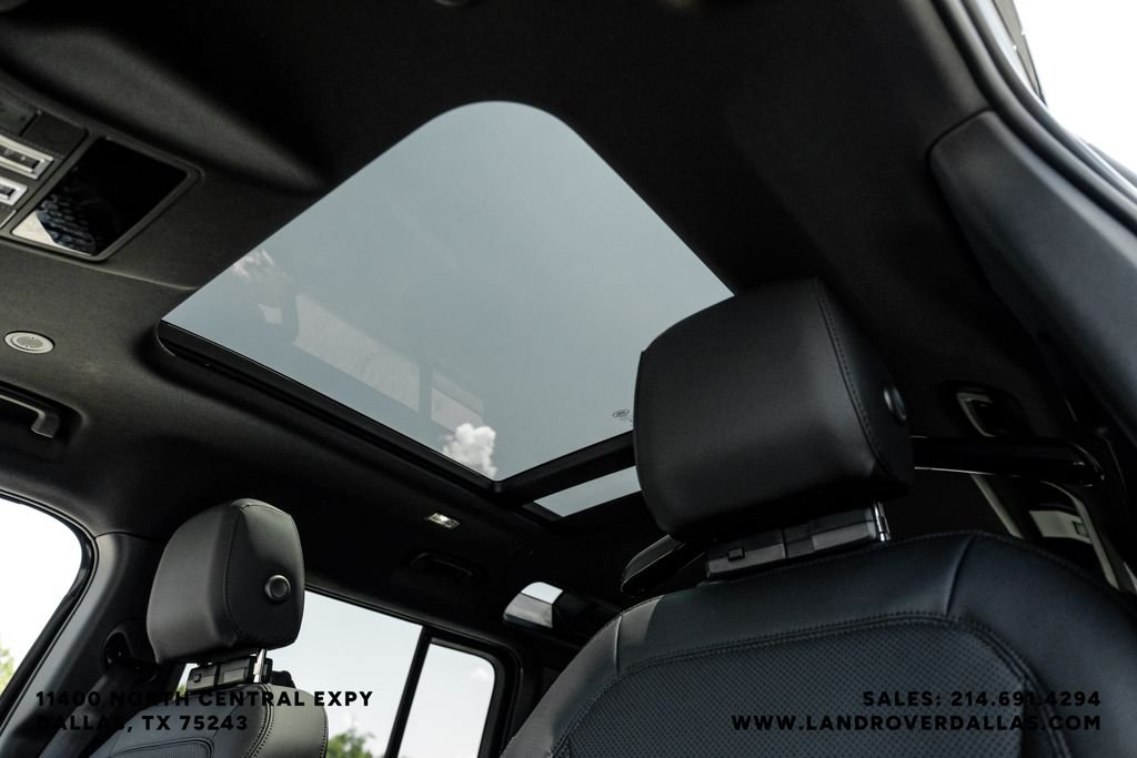 New 2026 Santorini Black Metallic Land Rover S image 28