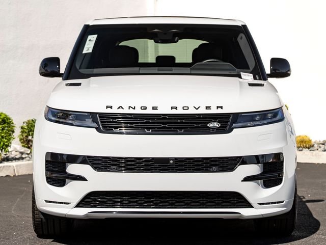 Used 2024 Fuji White Land Rover Dynamic SE image 3