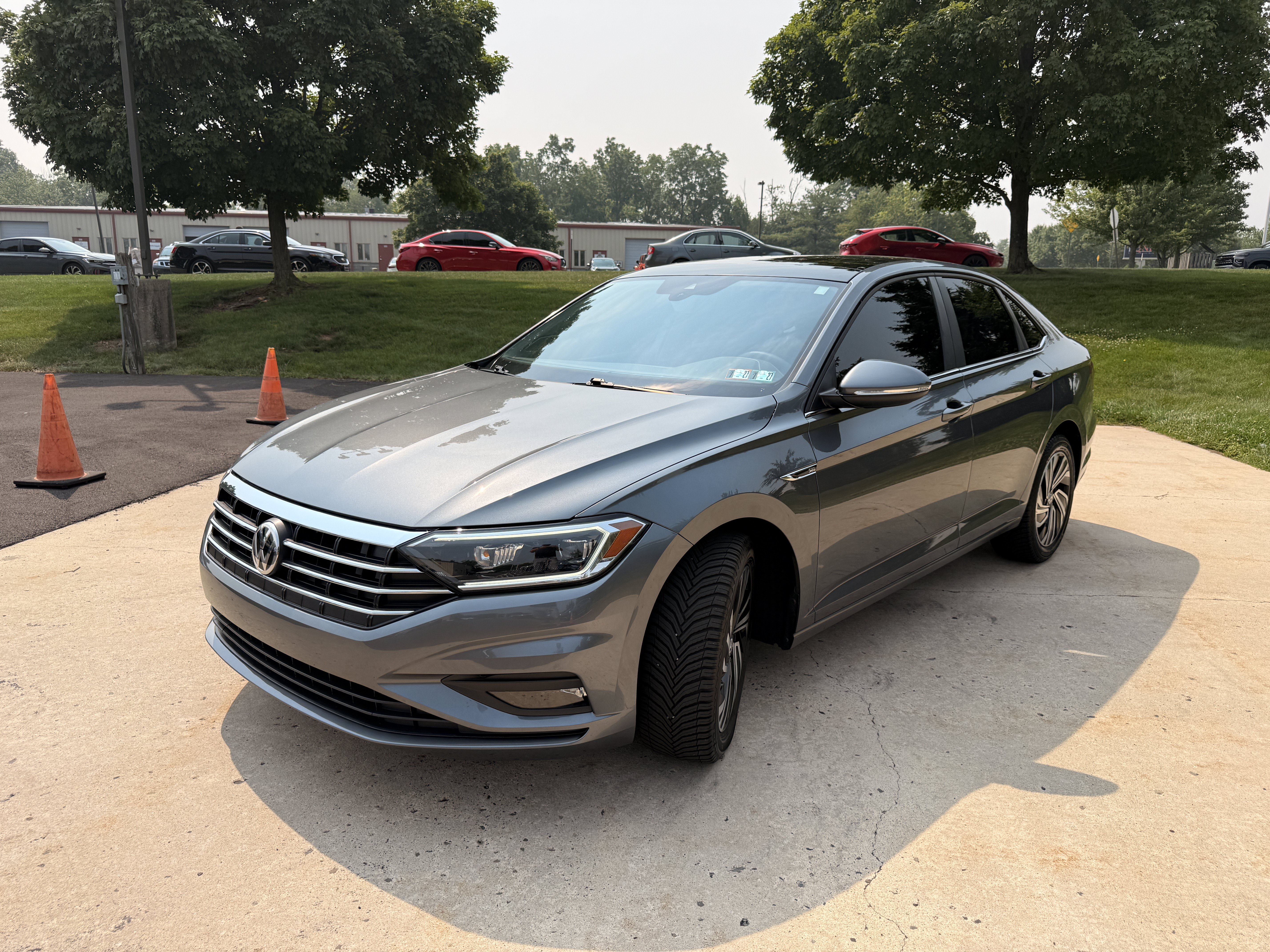 Used 2021  Volkswagen SEL Premium image 10