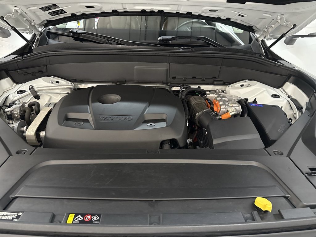 Used 2019 Crystal White Pearl Volvo T8 Inscription image 36