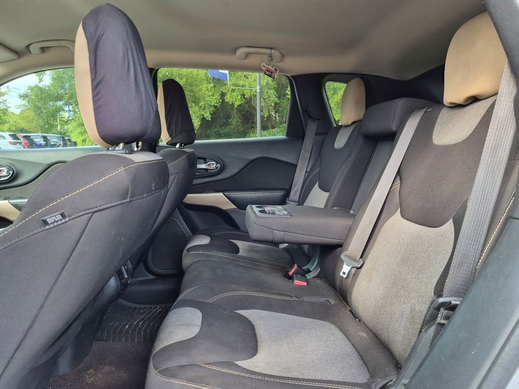 Used 2017 Silver Jeep Sport image 18