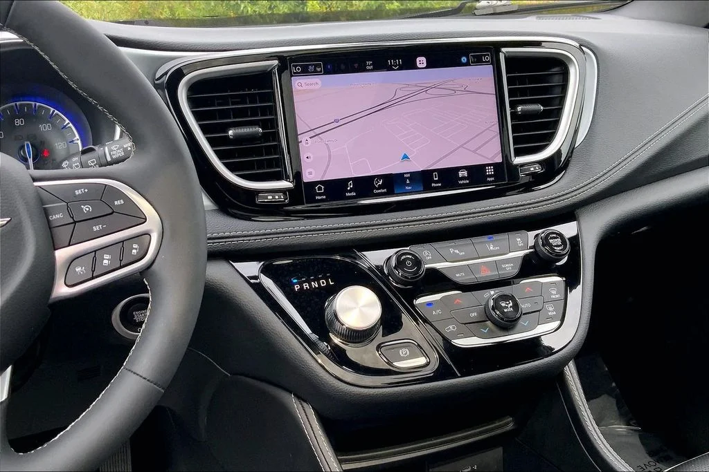 2026 Chrysler Pacifica Limited - Photo 6