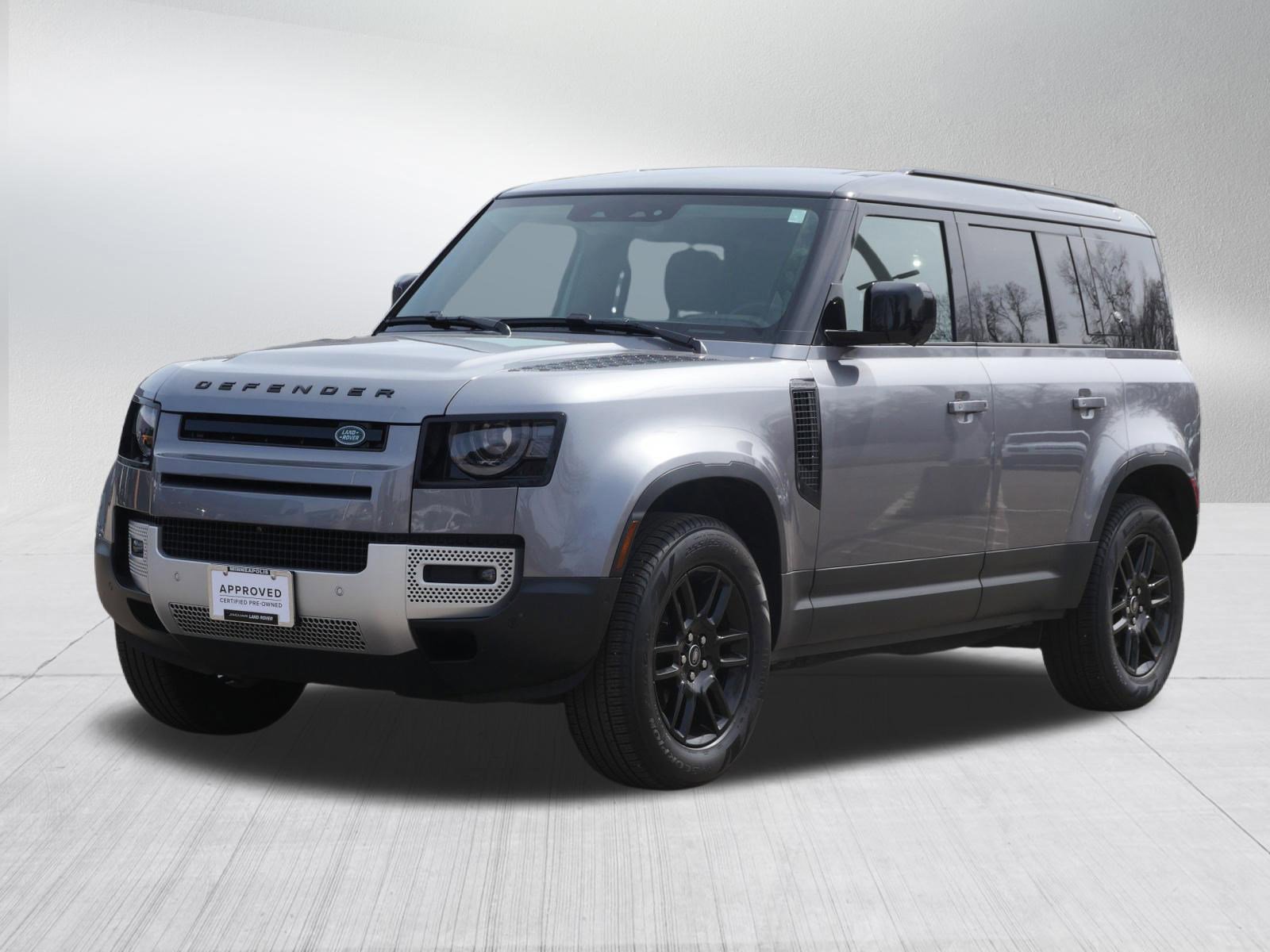 2024 Land Rover Defender 110 S P300's photo