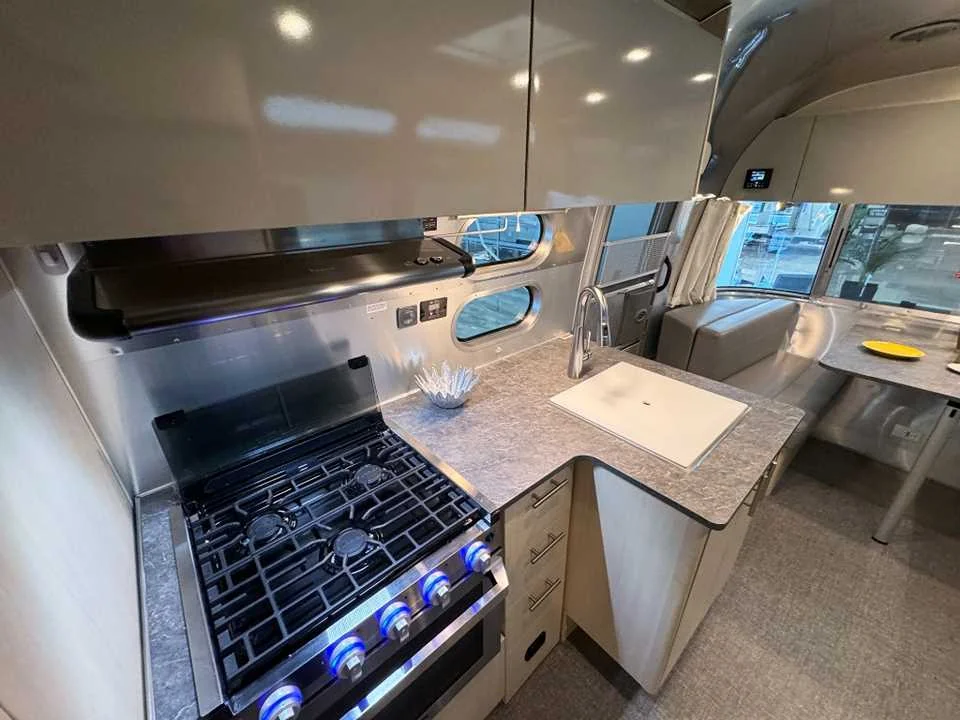 Used 2021 SILVER AIRSTREAM  image 31
