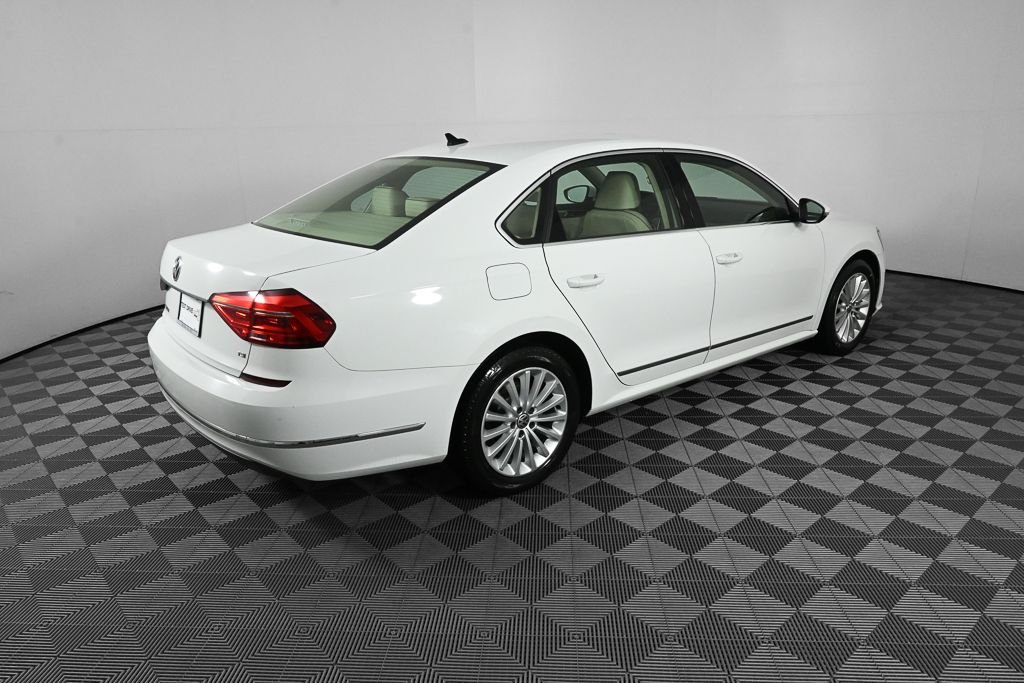 Used 2016 White Volkswagen 1.8T SE image 25